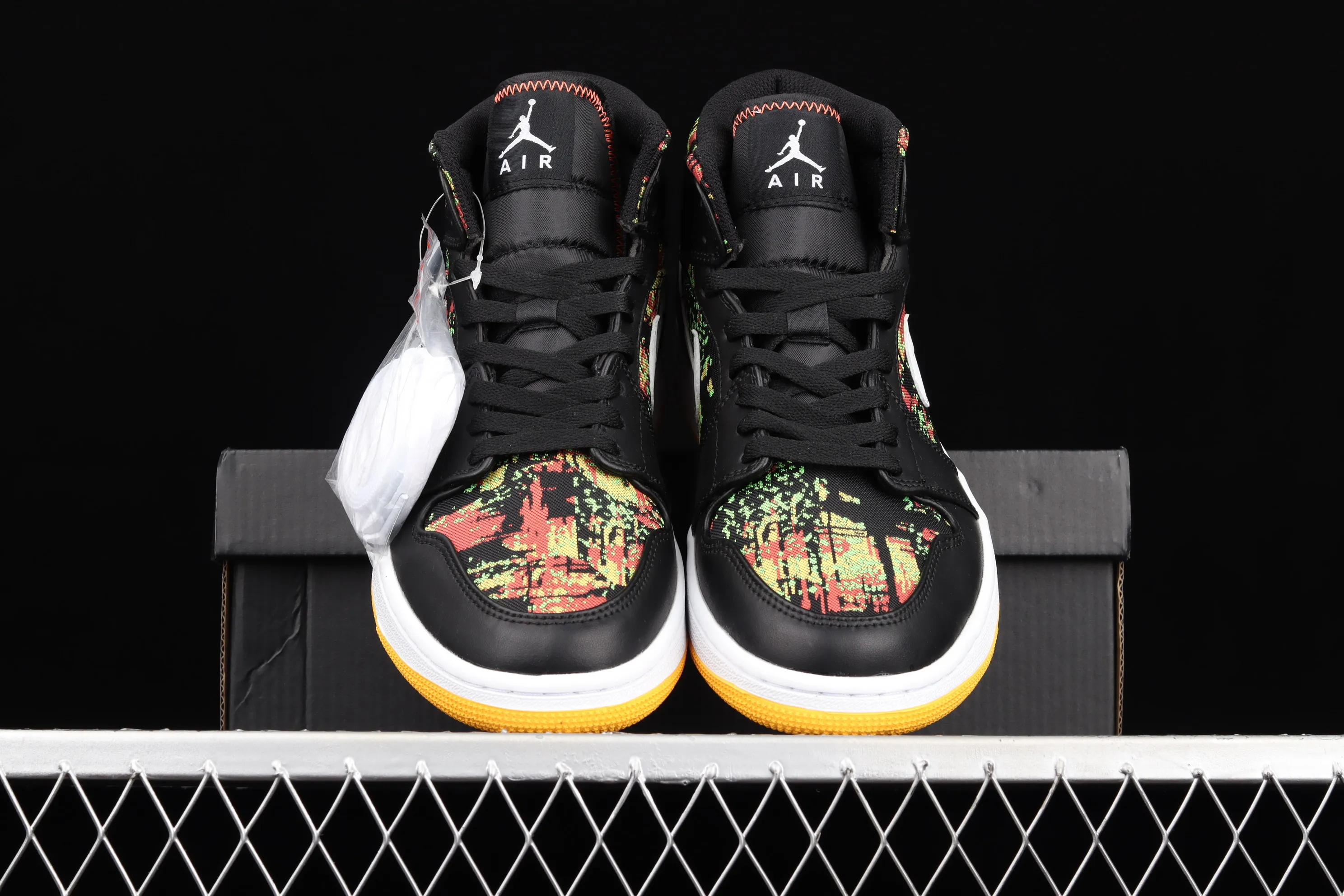 All categories Air Jordan Jordan series basketball shoes Air Jordan 1 Mid Air Jordan 1 Mid SE AJ1 Joe 1 floral black China basketball shoes 555112-003